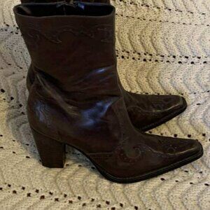 $$ SOLD $$$ EUC Antonio Melani Brown Leather Western Boots size 8.5
